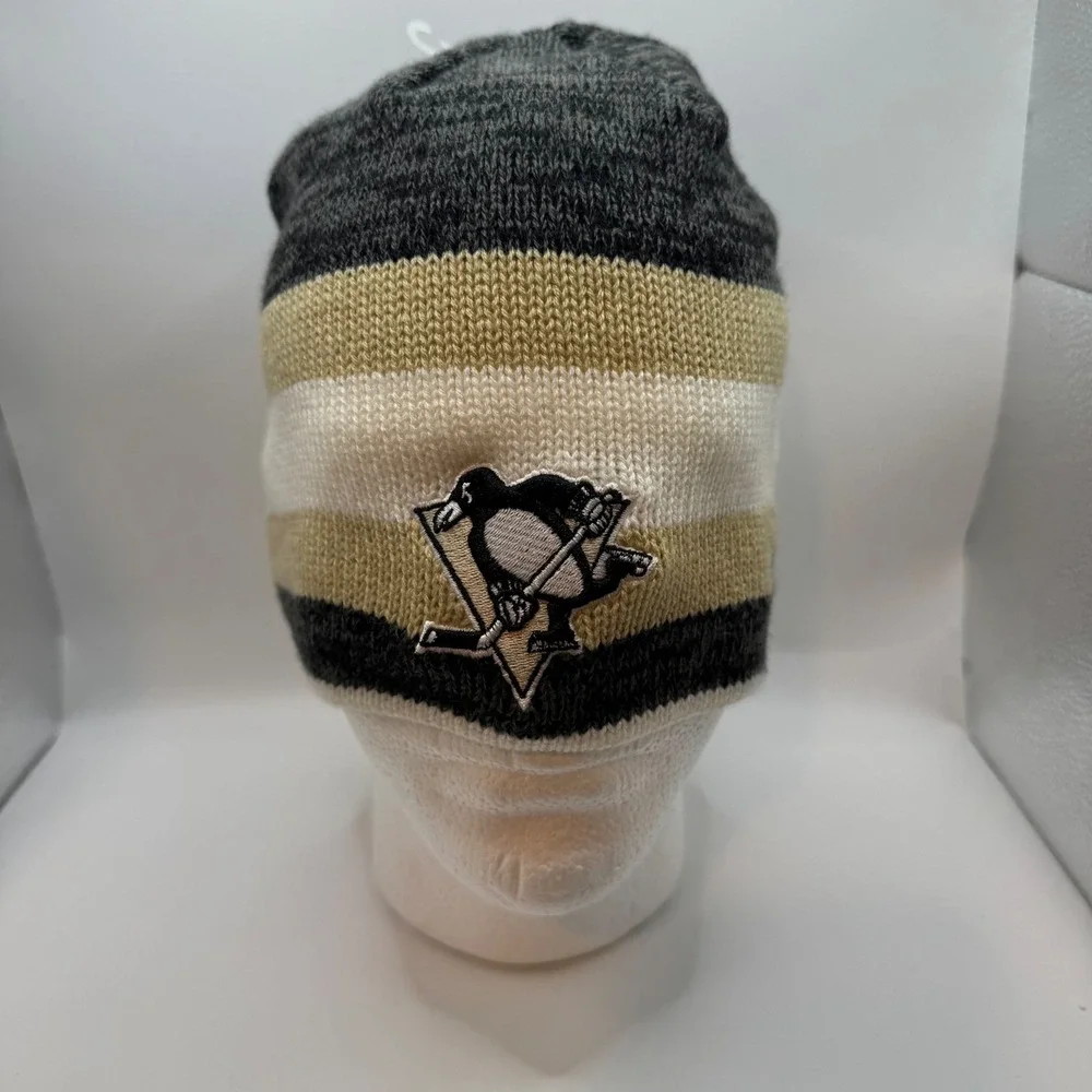 Reebok OSFA Pittsburgh Penguins Beanie NHL Black Gold Striped Knit Hat